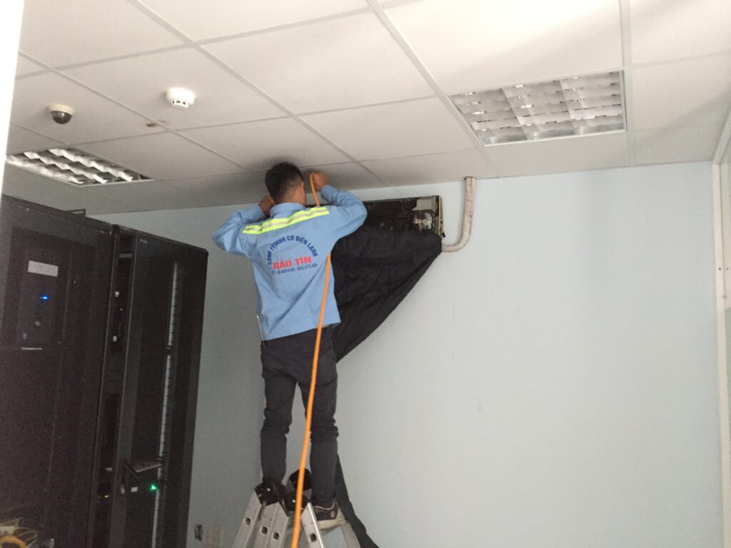 Kỹ thuật bảo trì máy lạnh văn phòng VSIP 1 kiểm tra dàn lạnh