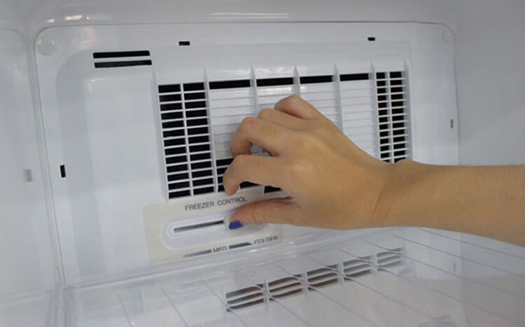 Dịch vụ sửa tủ lạnh không đông đá tại Dĩ An